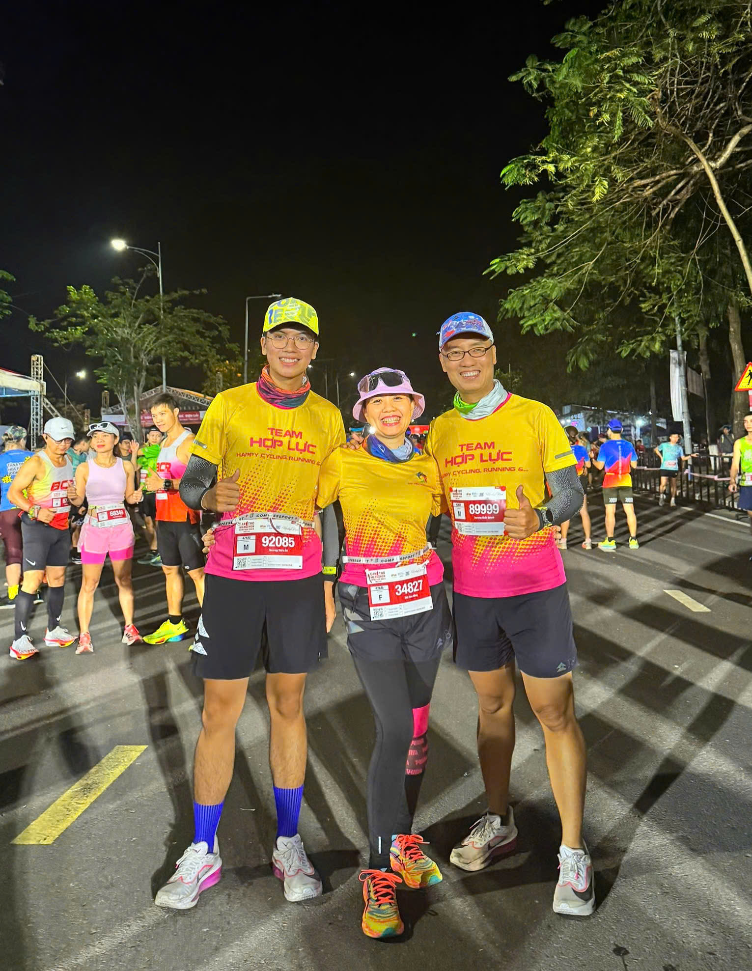 Gia đình anh Trương Khắc Quỳnh, quận Ninh Kiều tham gia cự ly full marathon (42,195km).