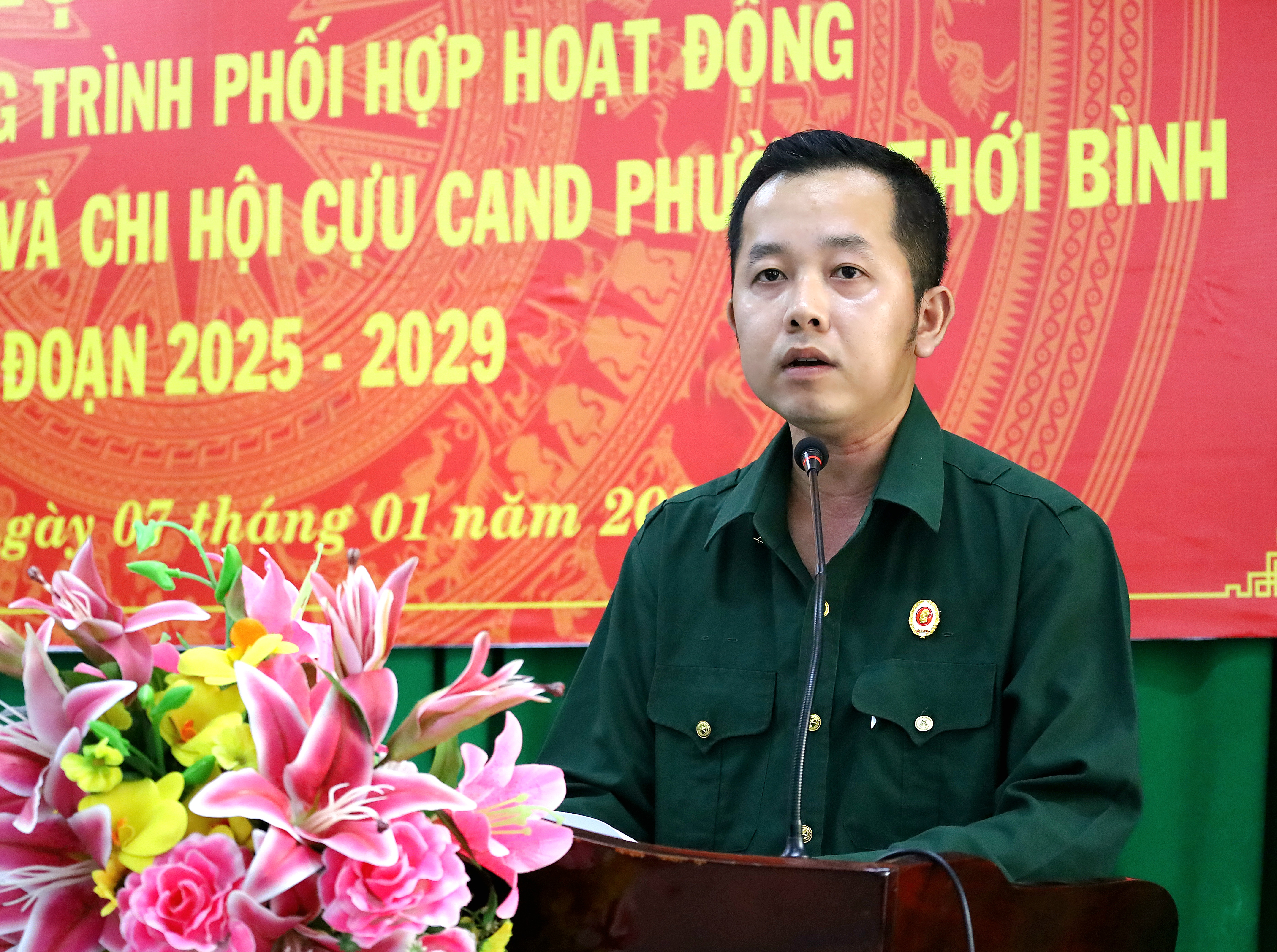 Ông Hồ Duy Thành - Chủ tịch Hội Cựu chiến binh phường Thới Bình phát biểu tại hội nghị.