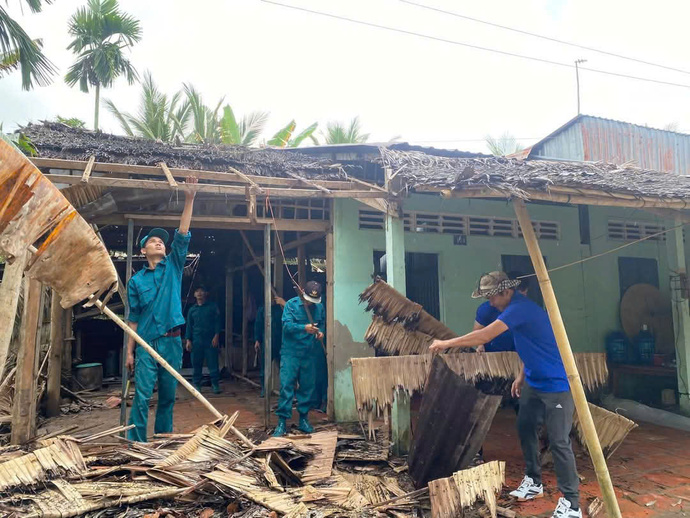 Chủ trương xóa nhà dột, nhà nát là một trong những chương trình an sinh xã hội quan trọng nhằm cải thiện điều kiện sống của người dân, đặc biệt là những hộ gia đình nghèo, có hoàn cảnh khó khăn.