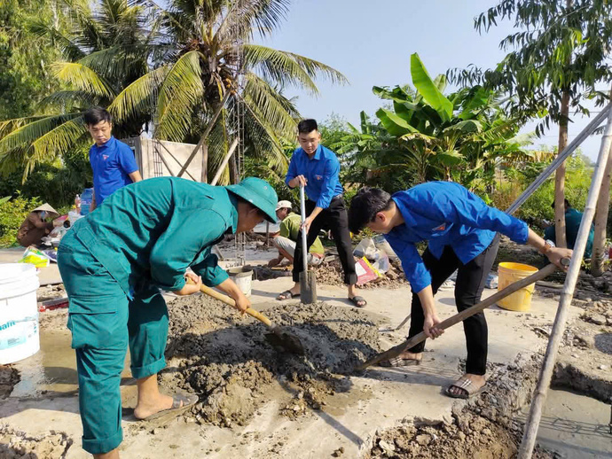 Đây là một trong những chính sách ưu tiên của Đảng và Nhà nước, thể hiện sự quan tâm sâu sắc đến đời sống của người dân, đặc biệt là đối với các khu vực nông thôn, vùng sâu, vùng xa, nơi mà nhiều gia đình vẫn phải sống trong những ngôi nhà tạm bợ, dột nát, thiếu an toàn.