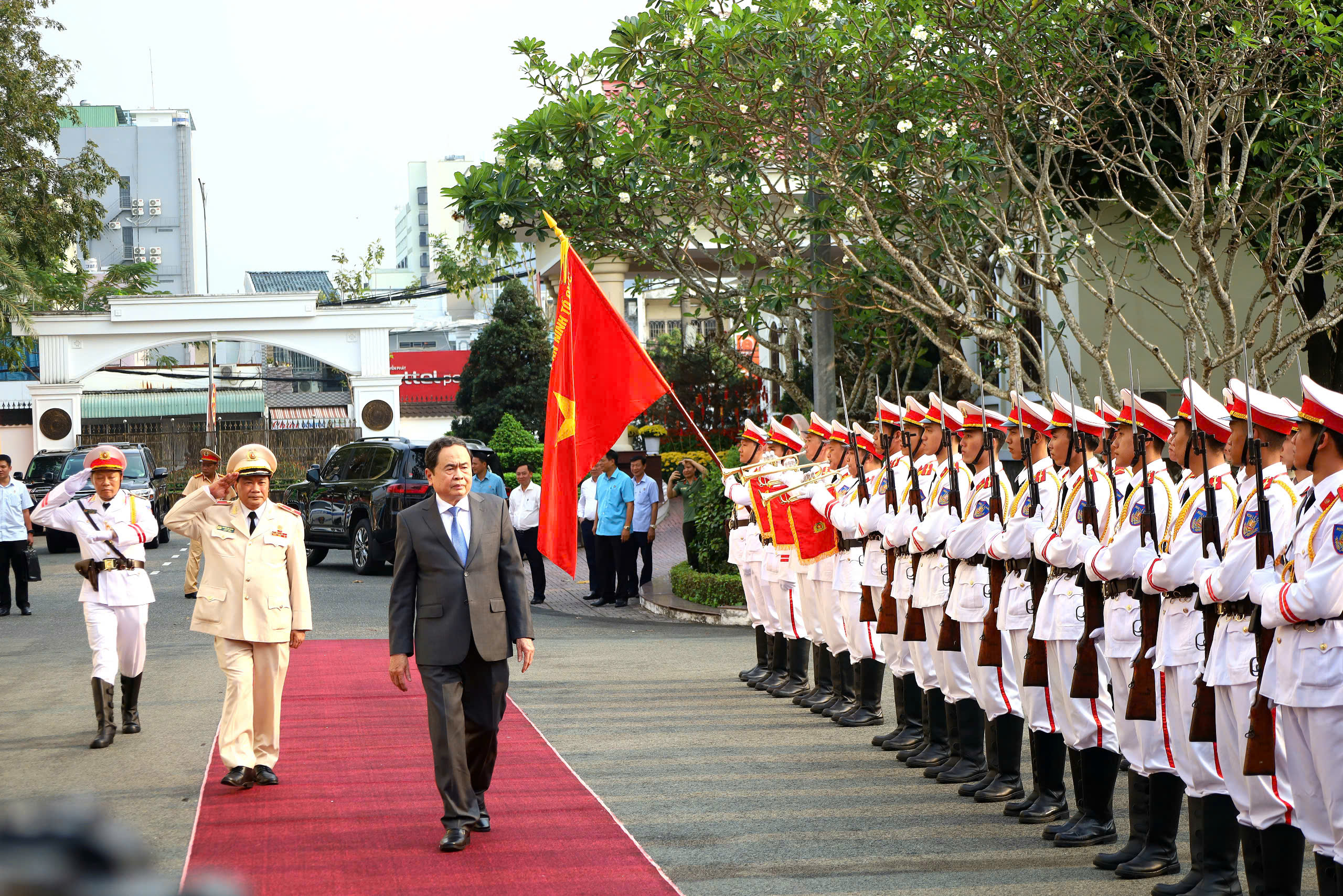 Ủy viên Bộ Chính trị, Chủ tịch Quốc hội Trần Thanh Mẫn thăm, chúc Tết lực lượng Công an TP. Cần Thơ.