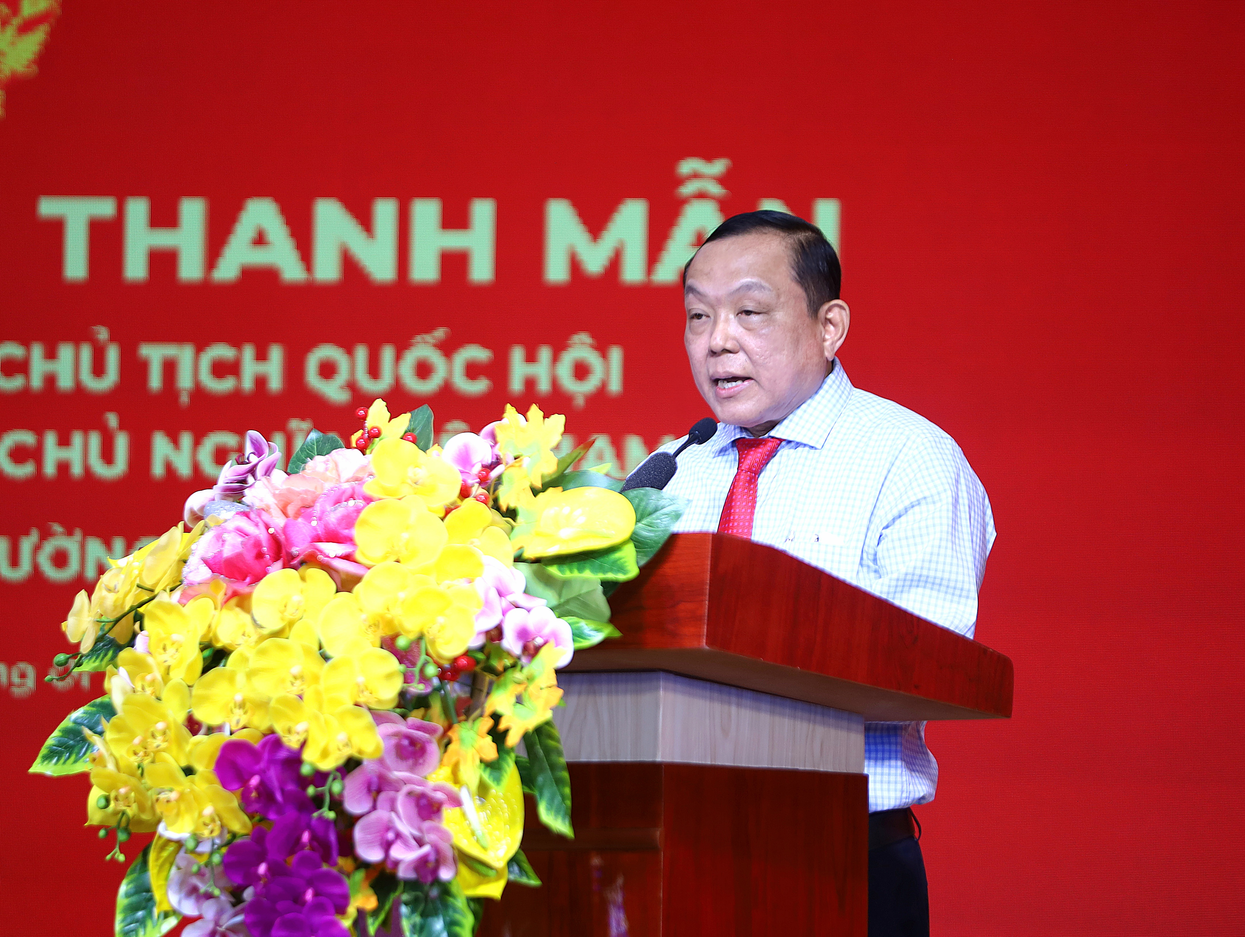 TS.LS Nguyễn Tiến Dũng - Chủ tịch Hội đồng Trường Đại học Nam Cần Thơ báo cáo tóm tắt quá trình 12 năm thành lập trường.