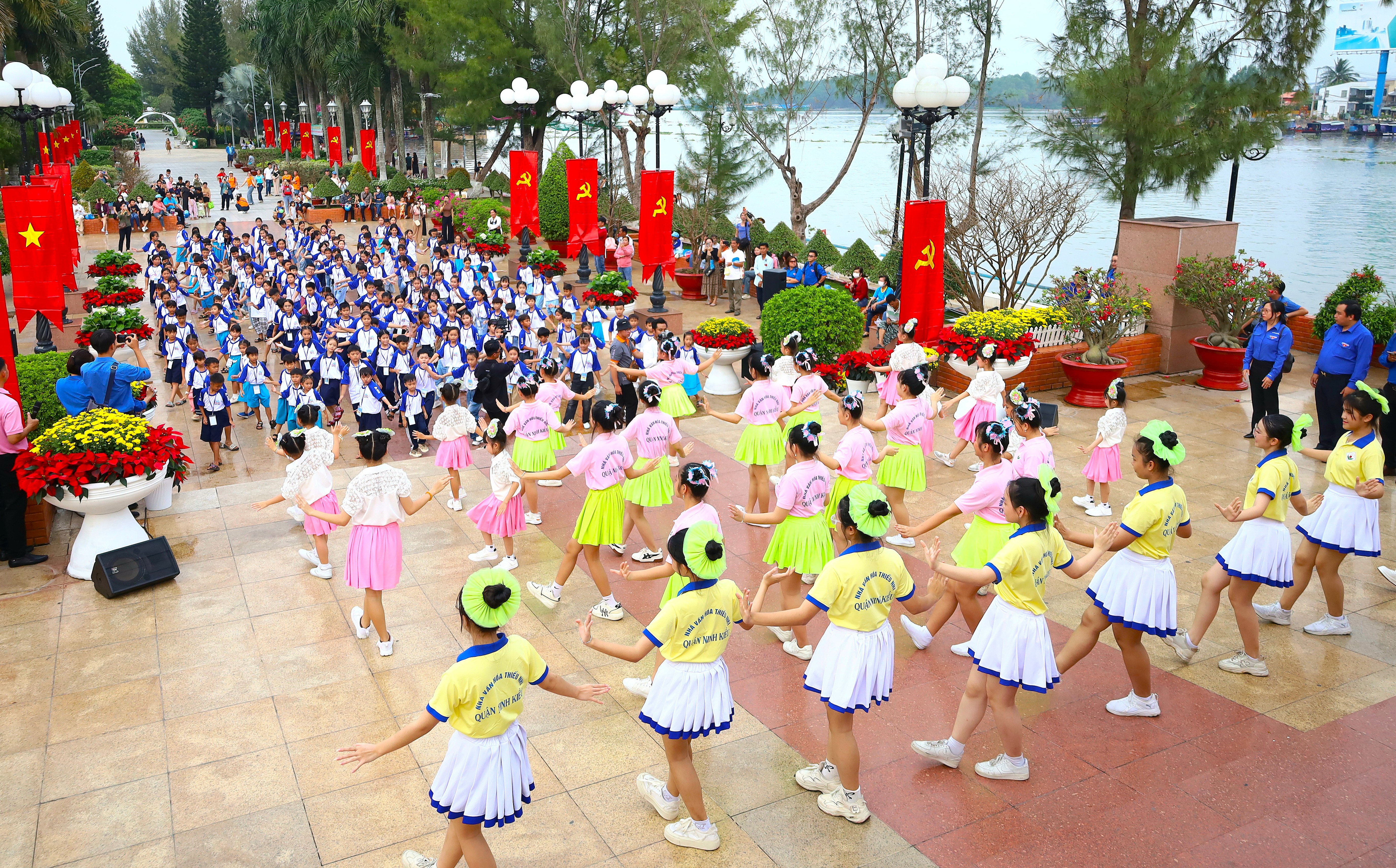 Thành đoàn, Hội đồng Đội TP. Cần Thơ tổ chức hoạt động này nhằm nhấn mạnh vai trò của thế hệ trẻ trong việc tiếp nối và phát huy truyền thống cách mạng vẻ vang, hướng đến xây dựng một TP. Cần Thơ phát triển và văn minh.