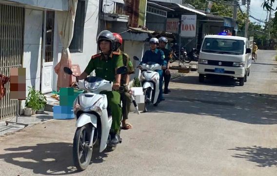 Lực lượng công an trên địa bàn huyện Vĩnh Thạnh phối hợp tuần tra, giữ gìn an ninh trật tự, ATGT. Ảnh: CTV