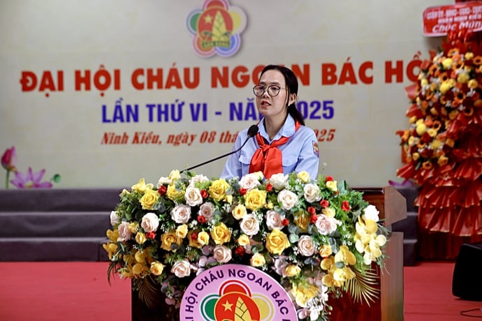 Bà Phạm Thái Thu - Bí Thư Quận đoàn Ninh Kiều phát biểu tại Đại hội.