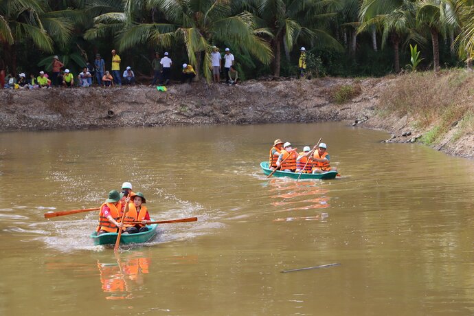 Sự kiện năm 2024, bơi đua xuồng ba lá (cự ly 100m).