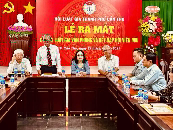 Luật gia Lê Quốc Trung, Chủ tịch Hội Luật gia TP. Cần Thơ phát biểu chỉ đạo.
