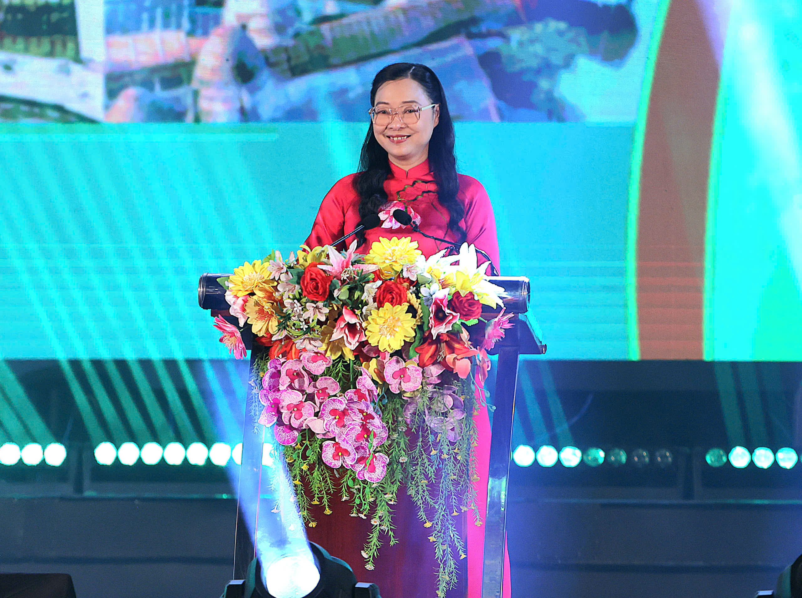 Bà Nguyễn Thị Quyên Thanh - Phó Chủ tịch UBND tỉnh Vĩnh Long, Trưởng Ban tổ chức Tuần lễ du lịch phát biểu khai mạc.