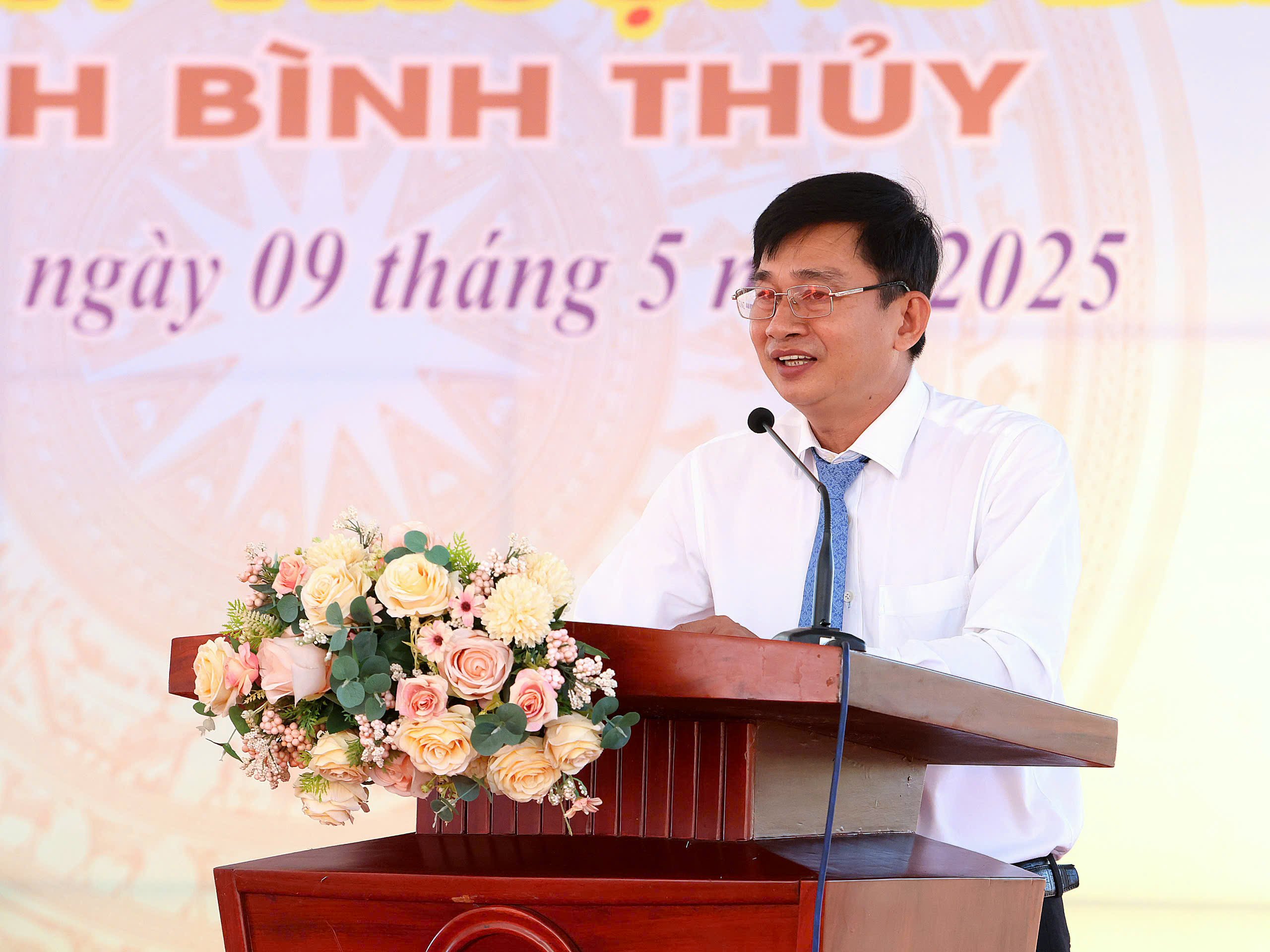 Ông Lê Phước Lợi - Phó Chủ tịch UBND quận Bình Thủy phát biểu khai mạc lễ hội.