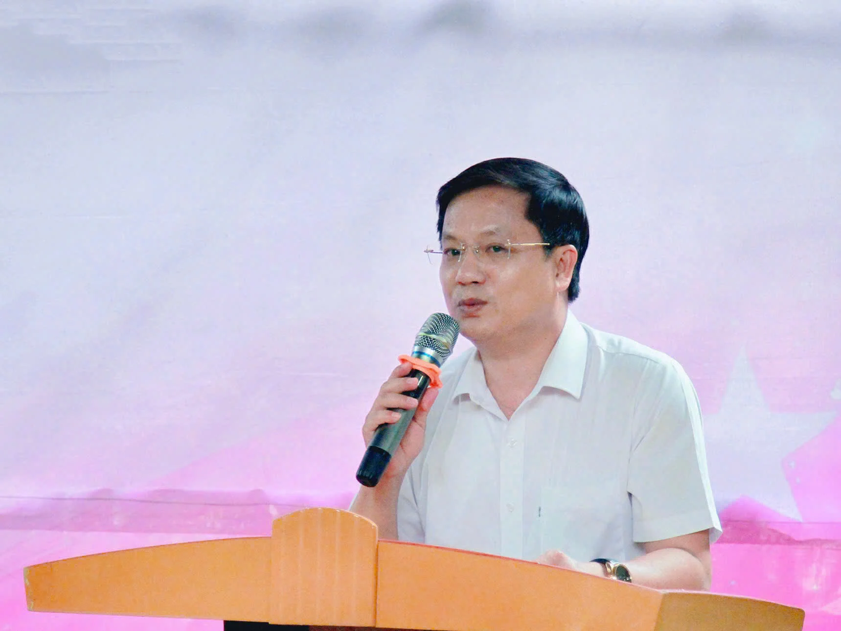 Nhà báo Hồ Minh Chiến – Tổng Biên tập Tạp chí Gia đình Việt Nam phát biểu tại buổi lễ.