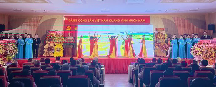 Văn nghệ chào mừng Lễ kỷ niệm 20 năm thành lập (2005–2025) Bệnh viện Đa khoa Trung ương Cần Thơ.