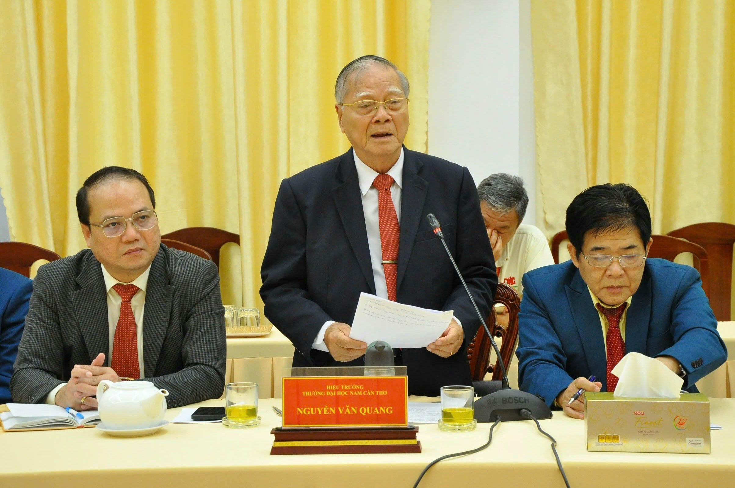 Tiến sĩ Nguyễn Văn Quang - Hiệu trưởng Trường Đại học Nam Cần Thơ phát biểu tại lễ ký kết.