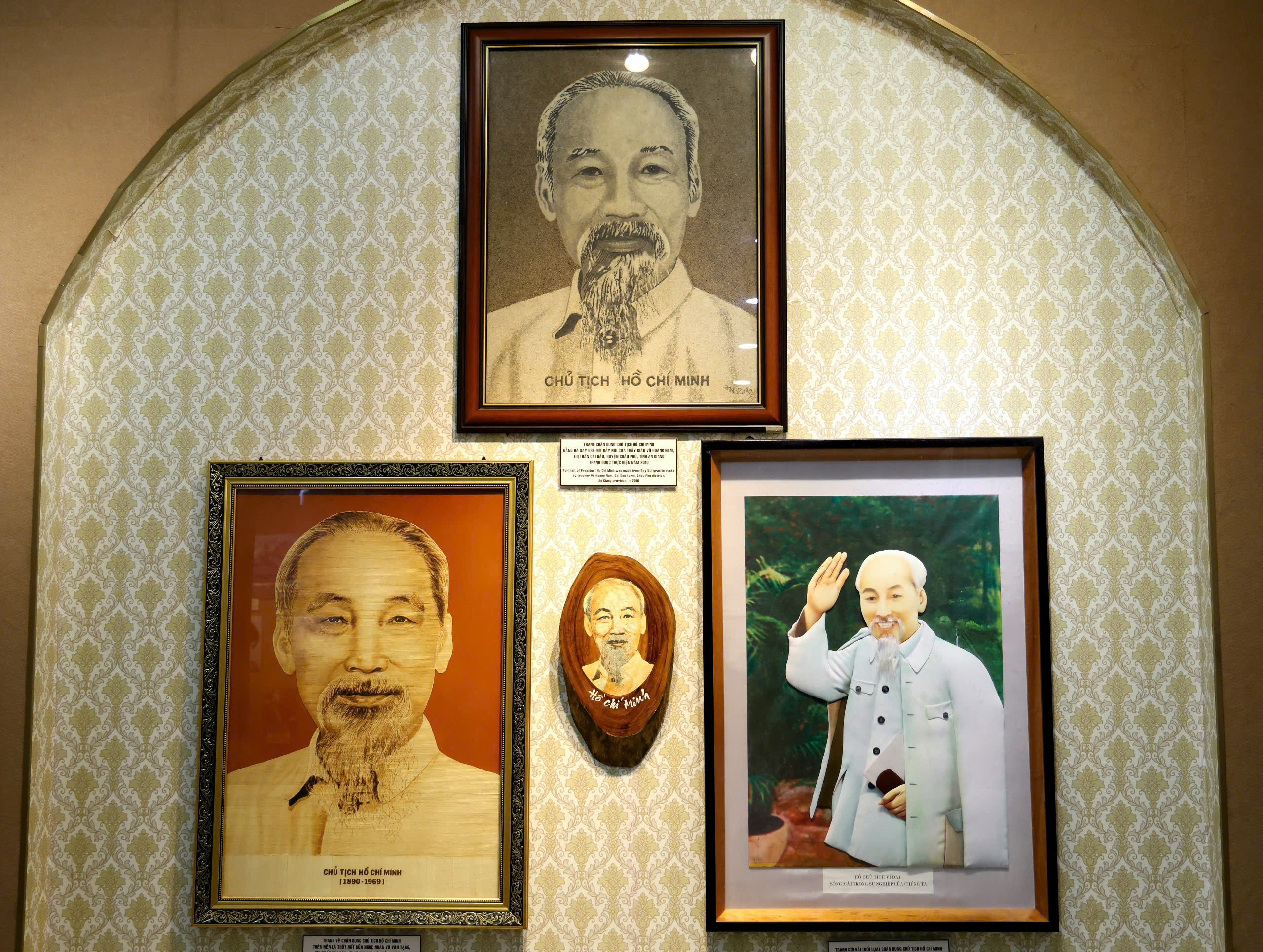 Chân dung Chủ tịch Hồ Chí Minh với các chất liệu khác nhau vừa quen thuộc vừa là đặc trưng tiêu biểu của vùng đất Nam bộ.