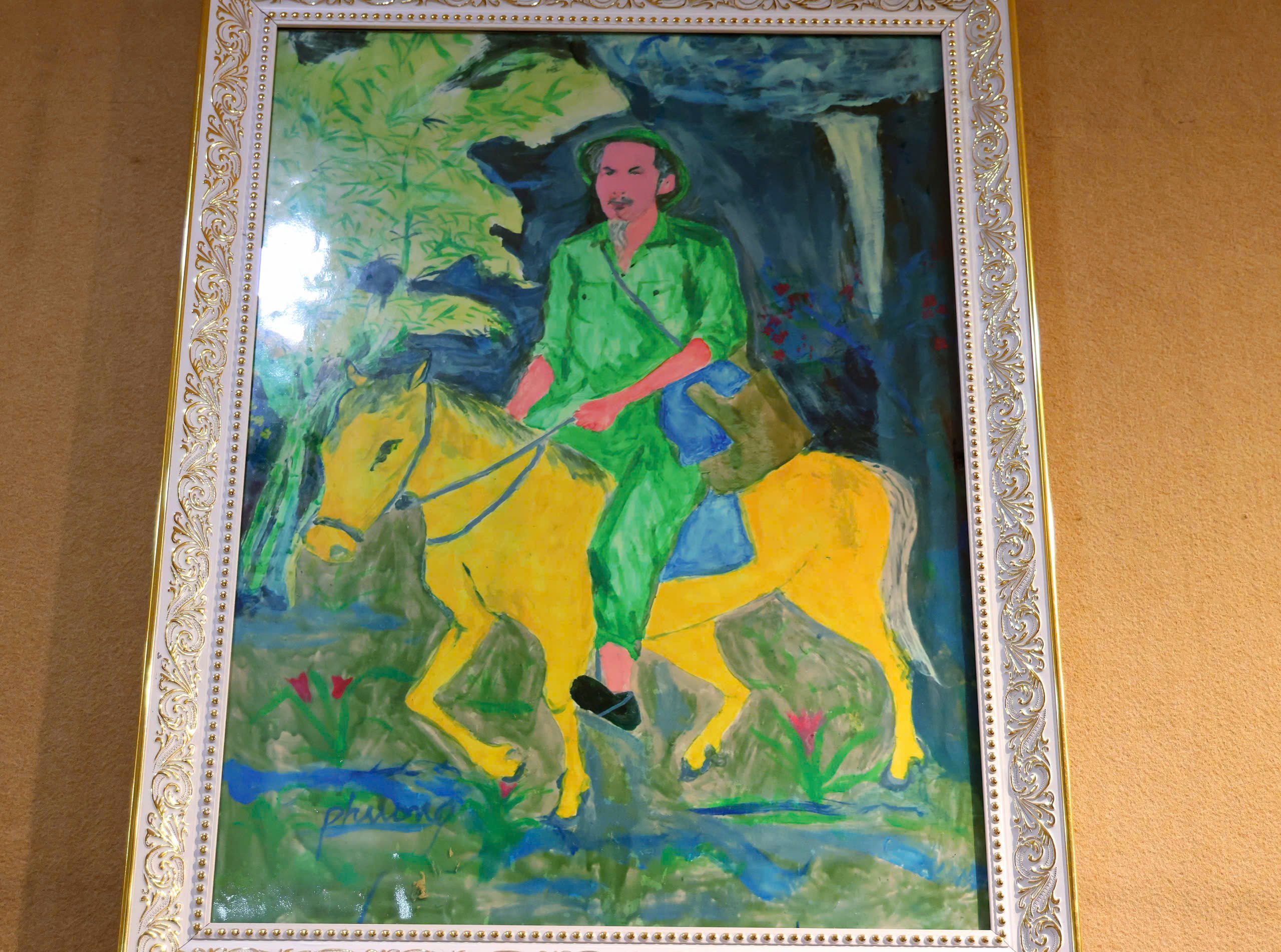 Tranh sơn dầu chân dung Chủ tịch Hồ Chí Minh của Nữ du kích Đỗ Thúy Phượng, Ô Môn, Cần Thơ vẽ năm 1966.