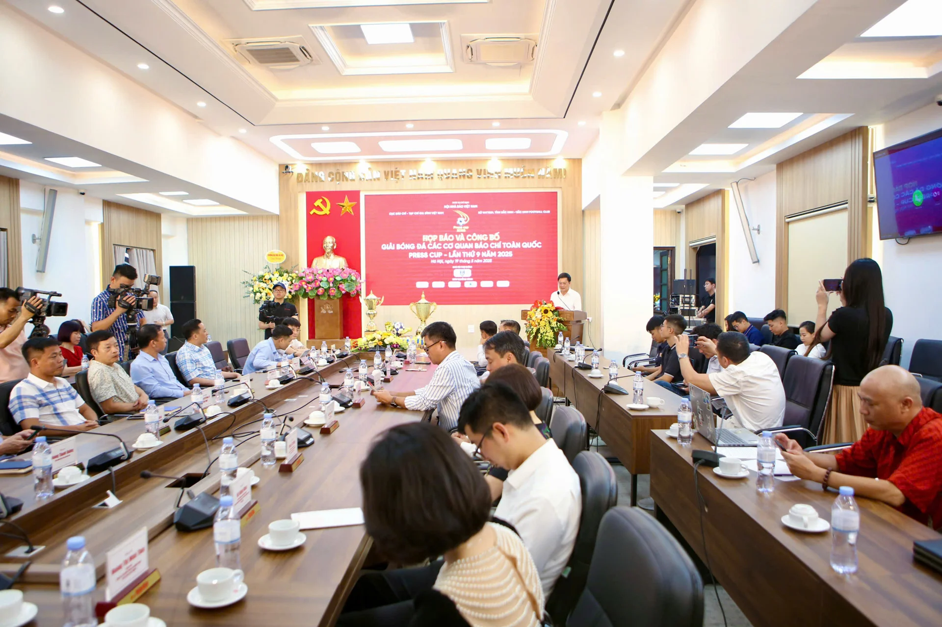 Toàn cảnh buổi họp báo công bố Vòng chung kết Press Cup 2025