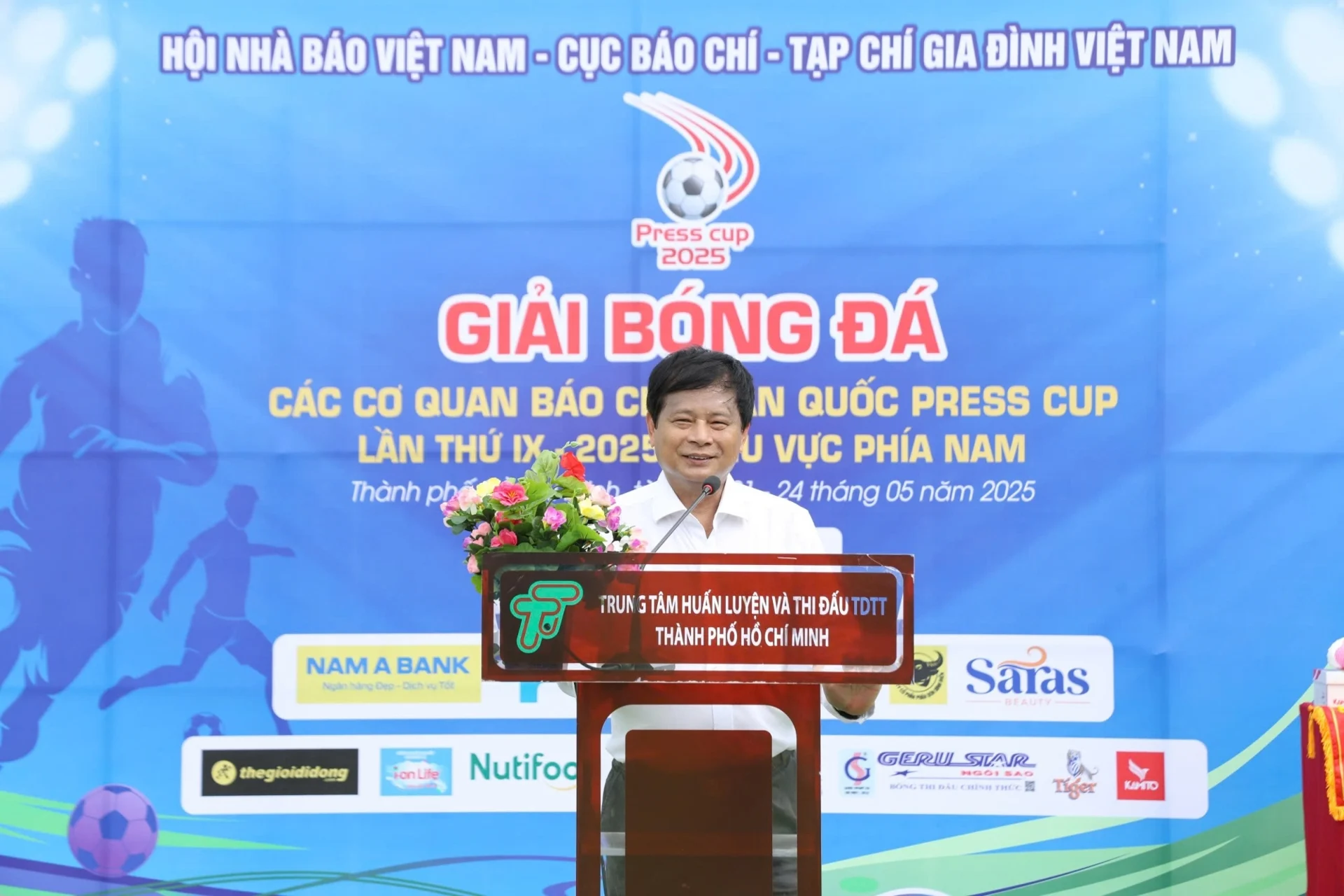 Nhà báo Trần Trọng Dũng - Phó Chủ tịch Hội nhà báo Việt Nam phụ trách khu vực phía Nam phát biểu trong lễ khai mạc