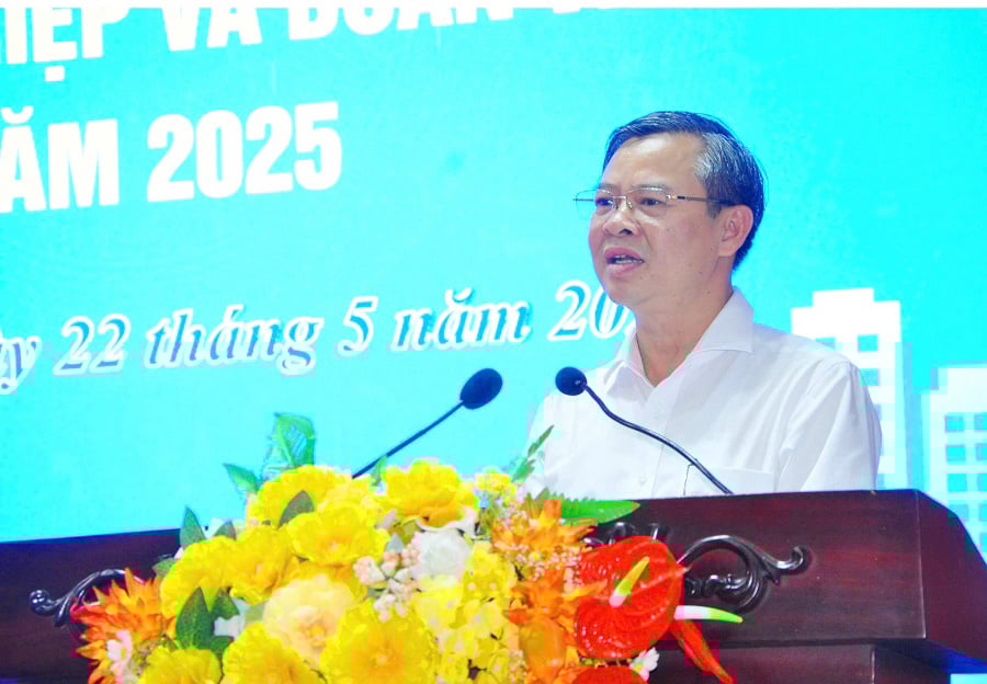 Ông Trương Cảnh Tuyên, Phó Bí thư Thành ủy, Chủ tịch UBND thành phố Cần Thơ, phát biểu chỉ đạo hội nghị.