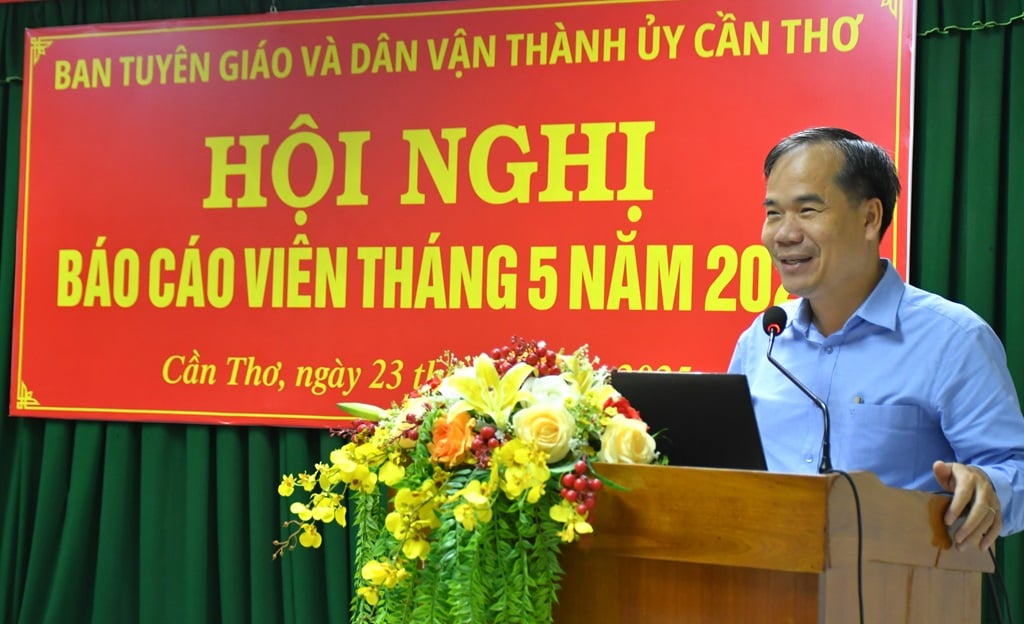 Lãnh đạo Sở Giáo dục và Đào tạo báo cáo nội dung tại hội nghị. Ảnh: PV.