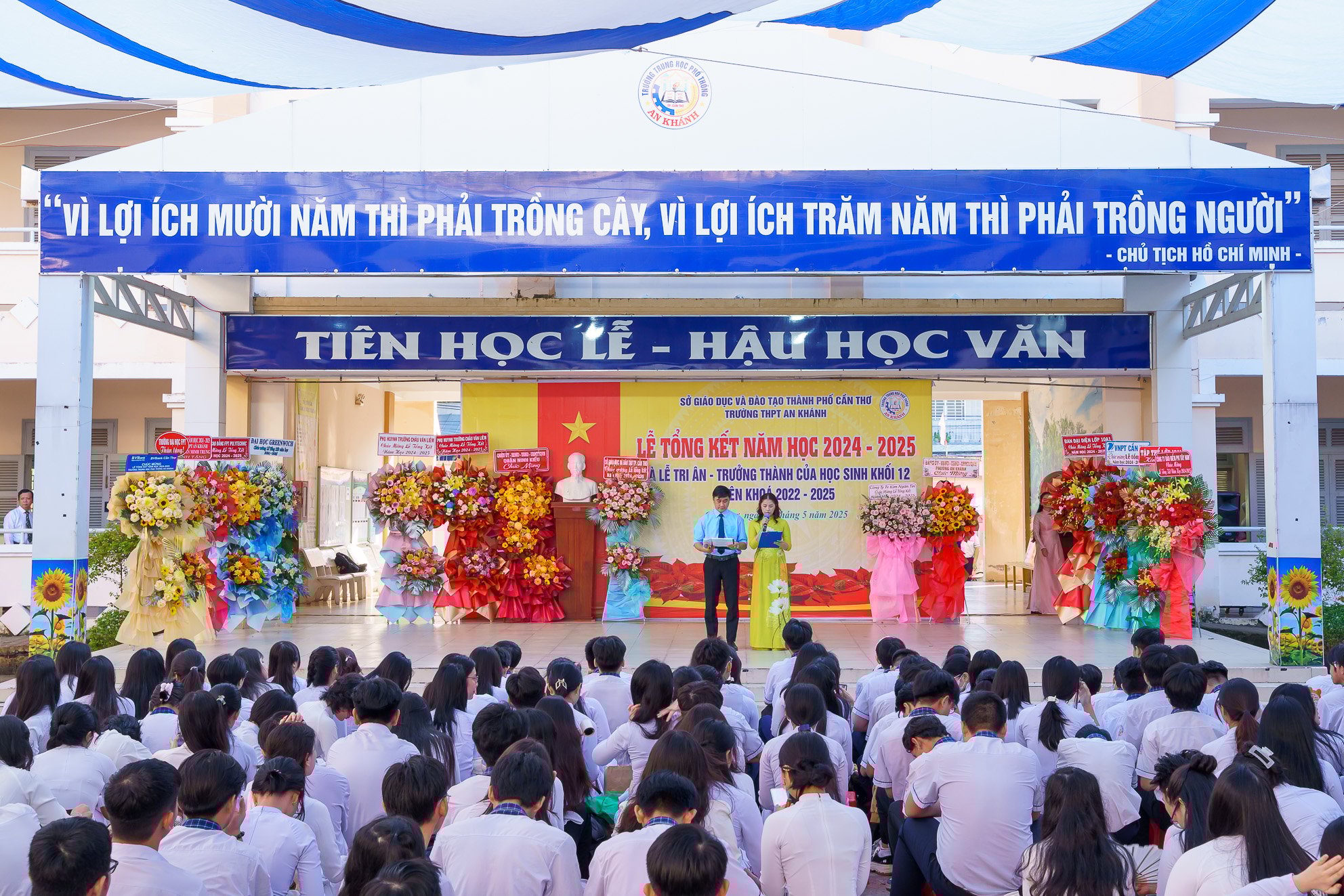 Quang cảnh Lễ Tổng kết năm học 2024 - 2025 Trường THPT An Khánh.