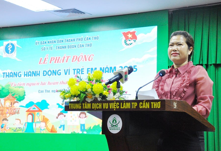 Bà Nguyễn Thị Ngọc Điệp - Phó Chủ tịch UBND thành phố, Trưởng ban Ban điều hành, bảo vệ chăm sóc trẻ em thành phố Cần Thơ - phát biểu tại lễ phát động.
