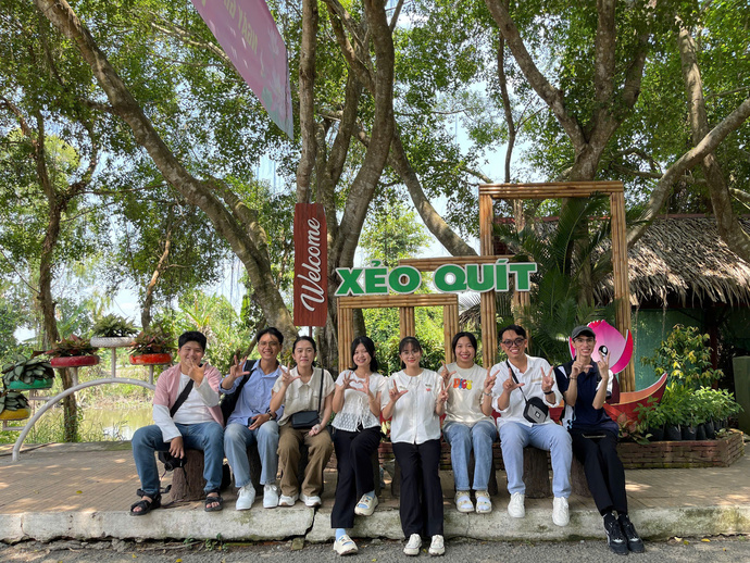 Du khách đến tham quan và trải nghiệm ẩm thực dân dã