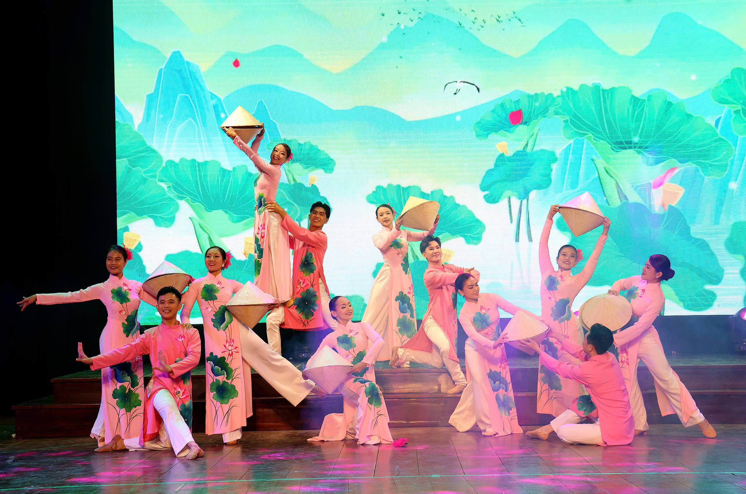 Chương trình giao lưu là sự kiện văn hóa tiêu biểu được tổ chức định kỳ nhằm khích lệ tinh thần học tập và rèn luyện của học sinh, sinh viên dân tộc thiểu số đang theo học tại các cơ sở đào tạo của ngành Văn hóa, Thể thao và Du lịch khu vực phía Nam.