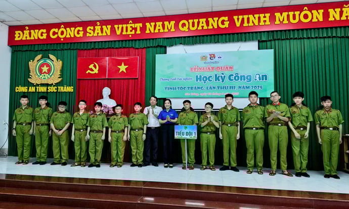 Các 'chiến sĩ nhí' tại Lễ Xuất quân Chương trình trải nghiệm “Học kỳ Công an” tỉnh Sóc Trăng lần thứ III, năm 2025