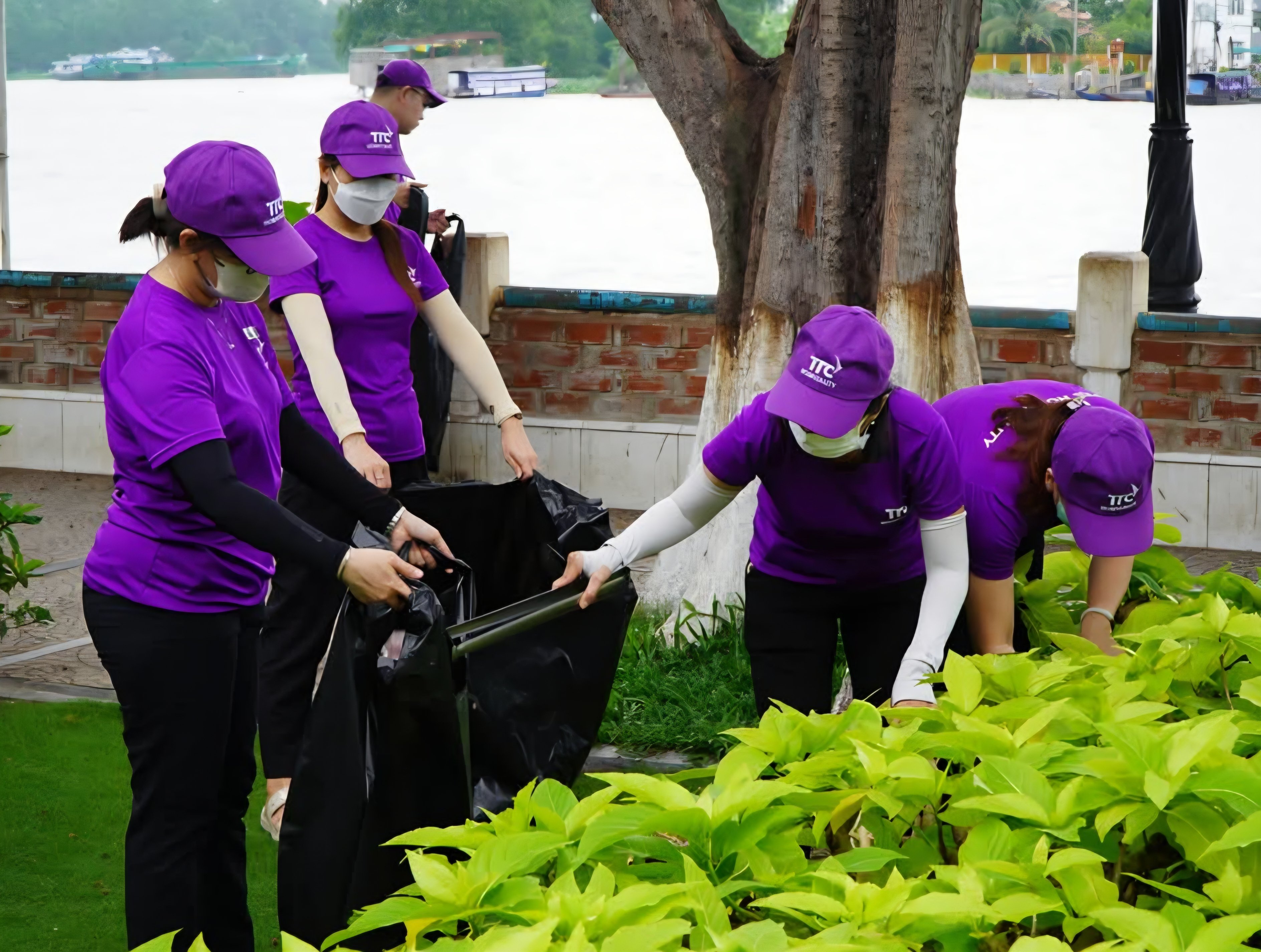 Đây là một trong chuỗi hoạt động vì môi trường nằm trong chiến dịch GREENDAY với hoạt động trọng tâm là tổng vệ sinh theo chuẩn 5S – góp phần làm sạch, làm đẹp từng khu vực trong và ngoài khách sạn.