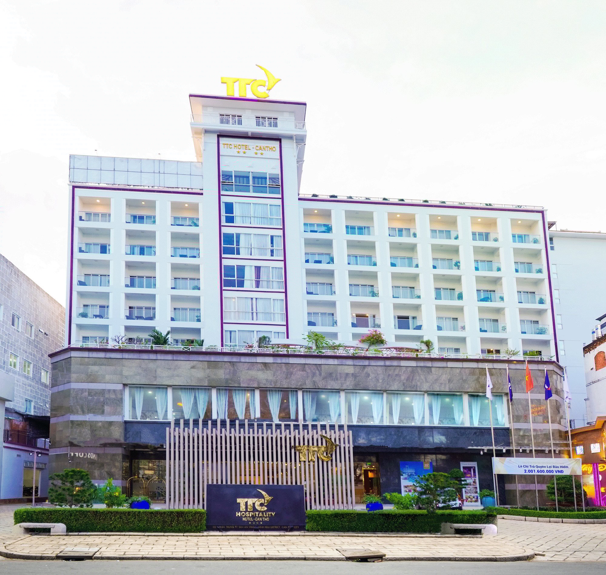 Khách sạn TTC Cần Thơ tọa lạc bên bến Ninh Kiều nổi tiếng, thuận tiện cho việc giải trí, ăn uống của khách lưu trú.