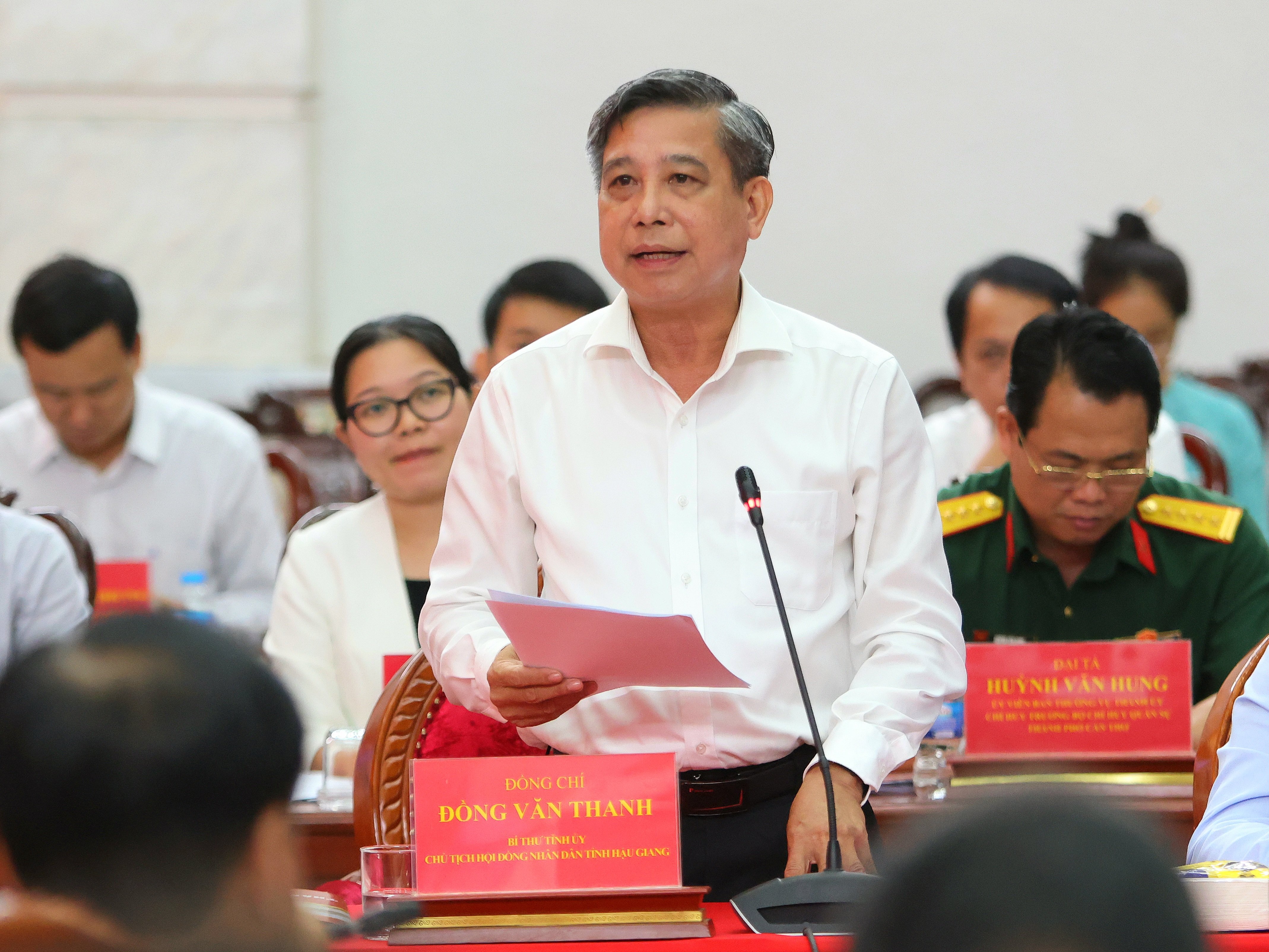 Ông Đồng Văn Thanh - Bí thư Tỉnh ủy, Chủ tịch HĐND tỉnh Hậu Giang phát biểu tại cuộc làm việc.