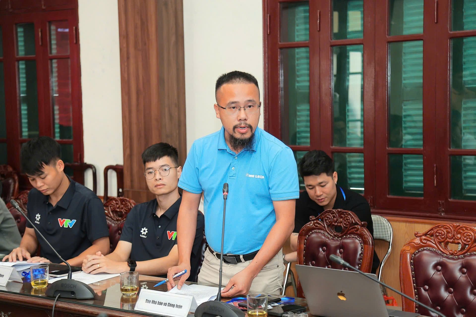 Đại diện các đội bóng chia sẻ tại buổi lễ.