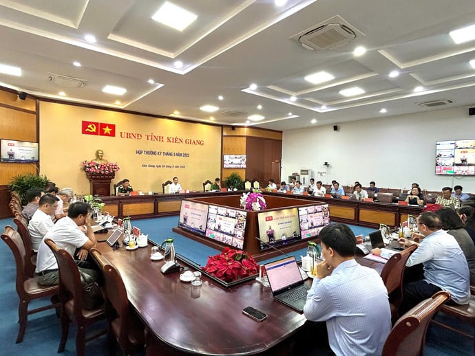 Quang cảnh cuộc họp