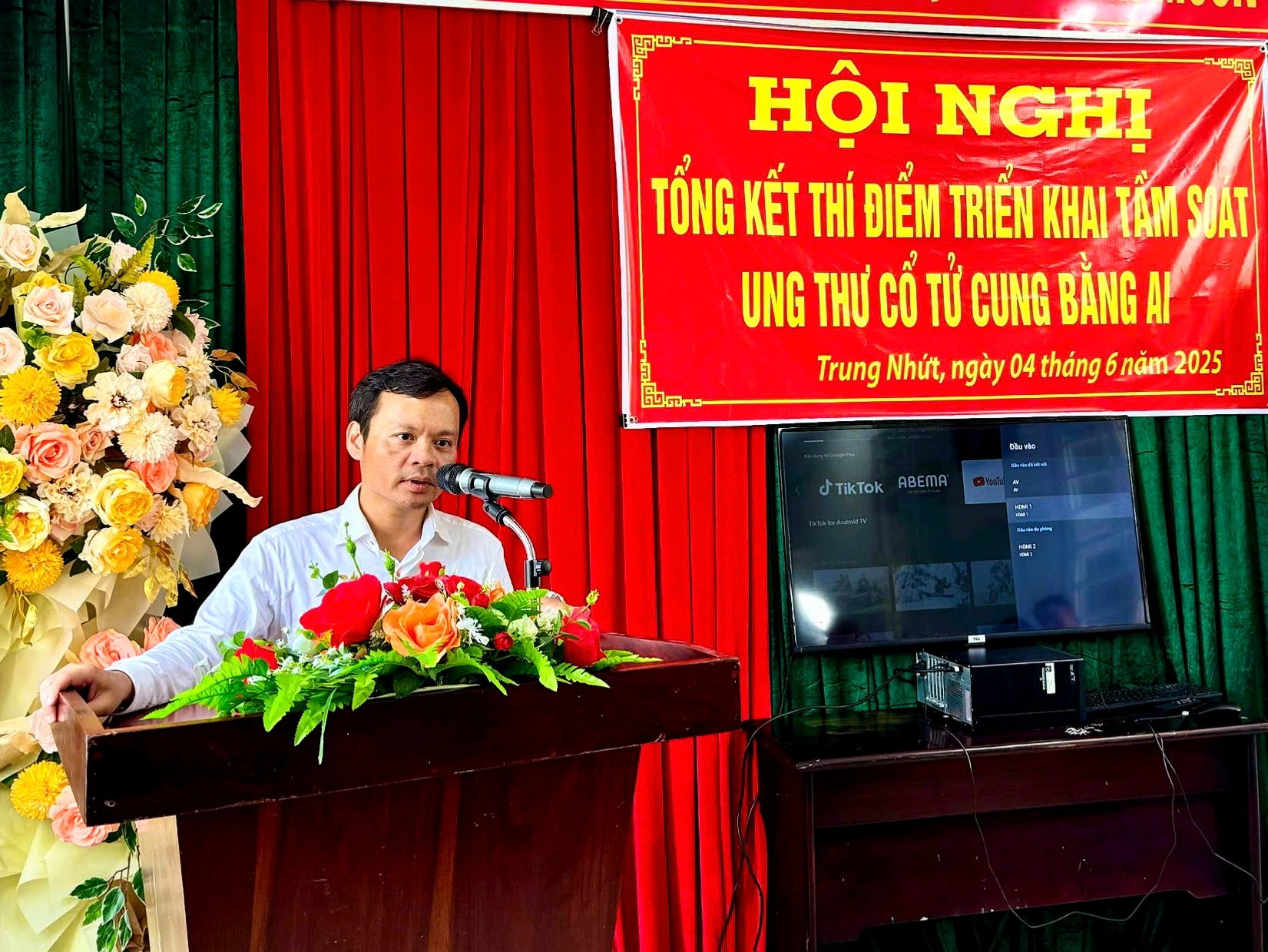 PGS.TS.BS Hoàng Quốc Cường - Giám đốc Sở Y tế TP. Cần Thơ phát biểu tại hội nghị.