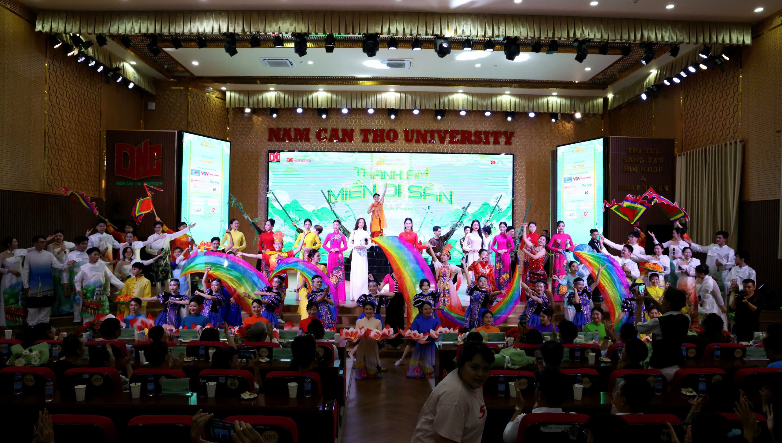 Đây là không gian nơi âm nhạc truyền thống vang vọng, hòa quyện cùng tinh thần hiện đại, tái hiện những thanh âm đặc trưng của đất và con người Việt Nam.