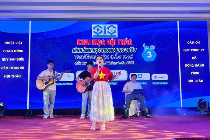 Các tiết mục văn nghệ chào mừng khai mạc Hội thảo “Hình ảnh học trong ung bướu”