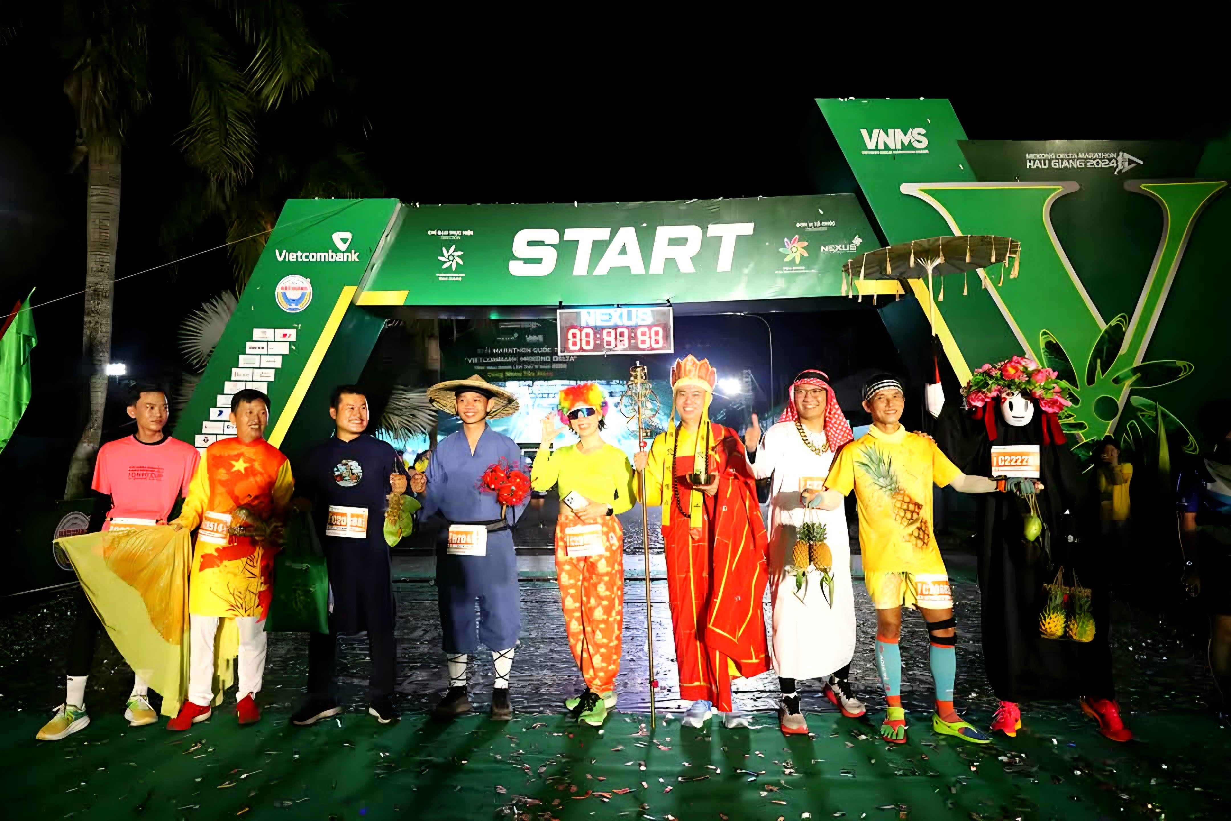 Vừa cosplay vừa chạy marathon thử thách khó hơn nhưng tạo không khí vui nhộn, phá cách.