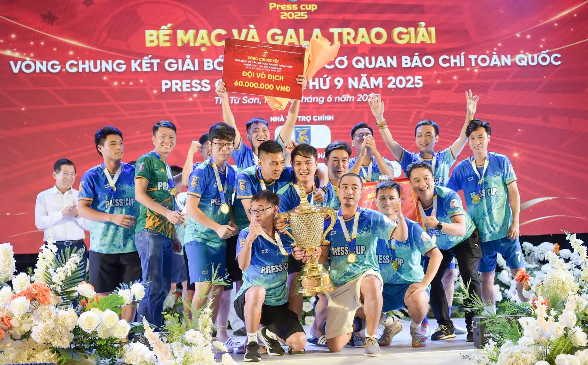 FC Trung tâm PTTH Quân đội lần đầu tiên đăng quang Press Cup sau 2 lần vào chung kết