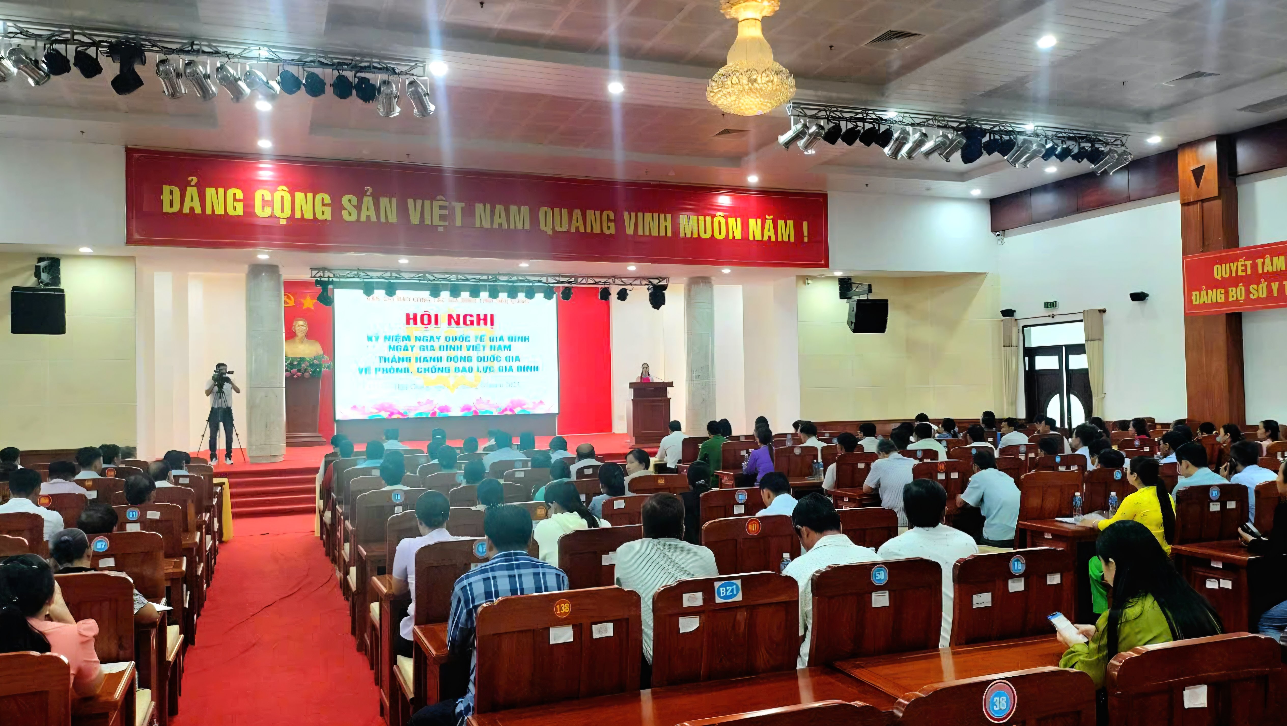 Quang cảnh hội nghị.