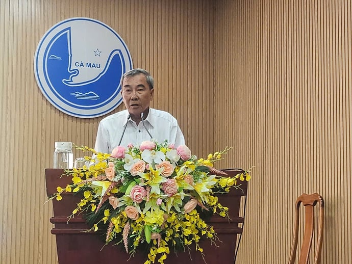 Hội Cựu chiến binh huyện Đầm Dơi, ông Trần Thanh Hòa, phát biểu tham luận về mô hình “Tổ vá lộ”.