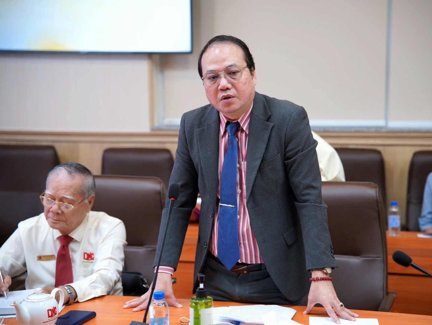 TS. Trần Hữu Xinh - Phó Hiệu trưởng Trường Đại học Nam Cần Thơ phát biểu tại hội nghị.