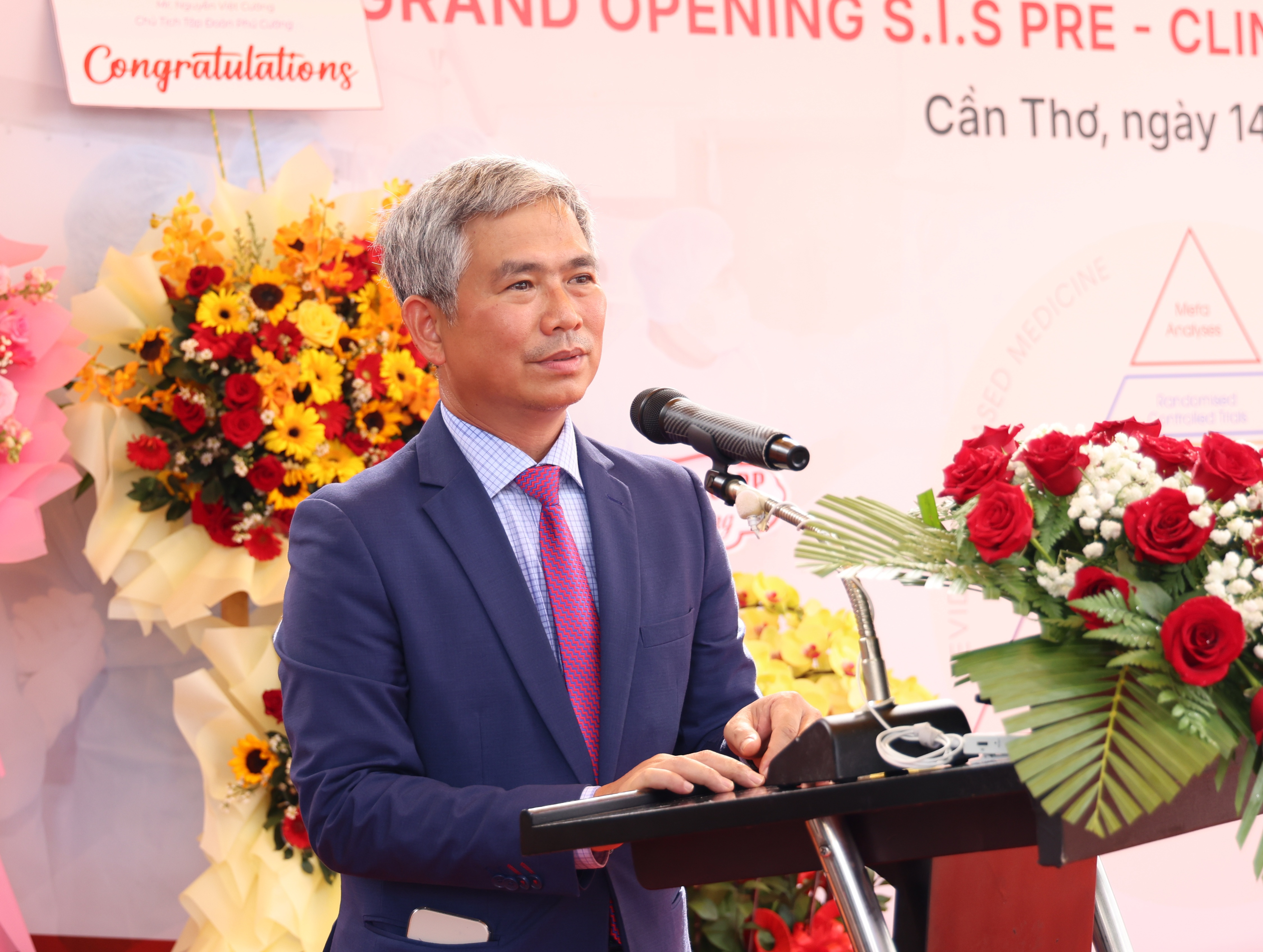 TS.BS. Trần Chí Cường - Giám đốc Bệnh viện Đa khoa Quốc tế S.I.S Cần Thơ, Chuyên gia can thiệp thần kinh hàng đầu khu vực phía Nam phát biểu tại lễ khánh thành.