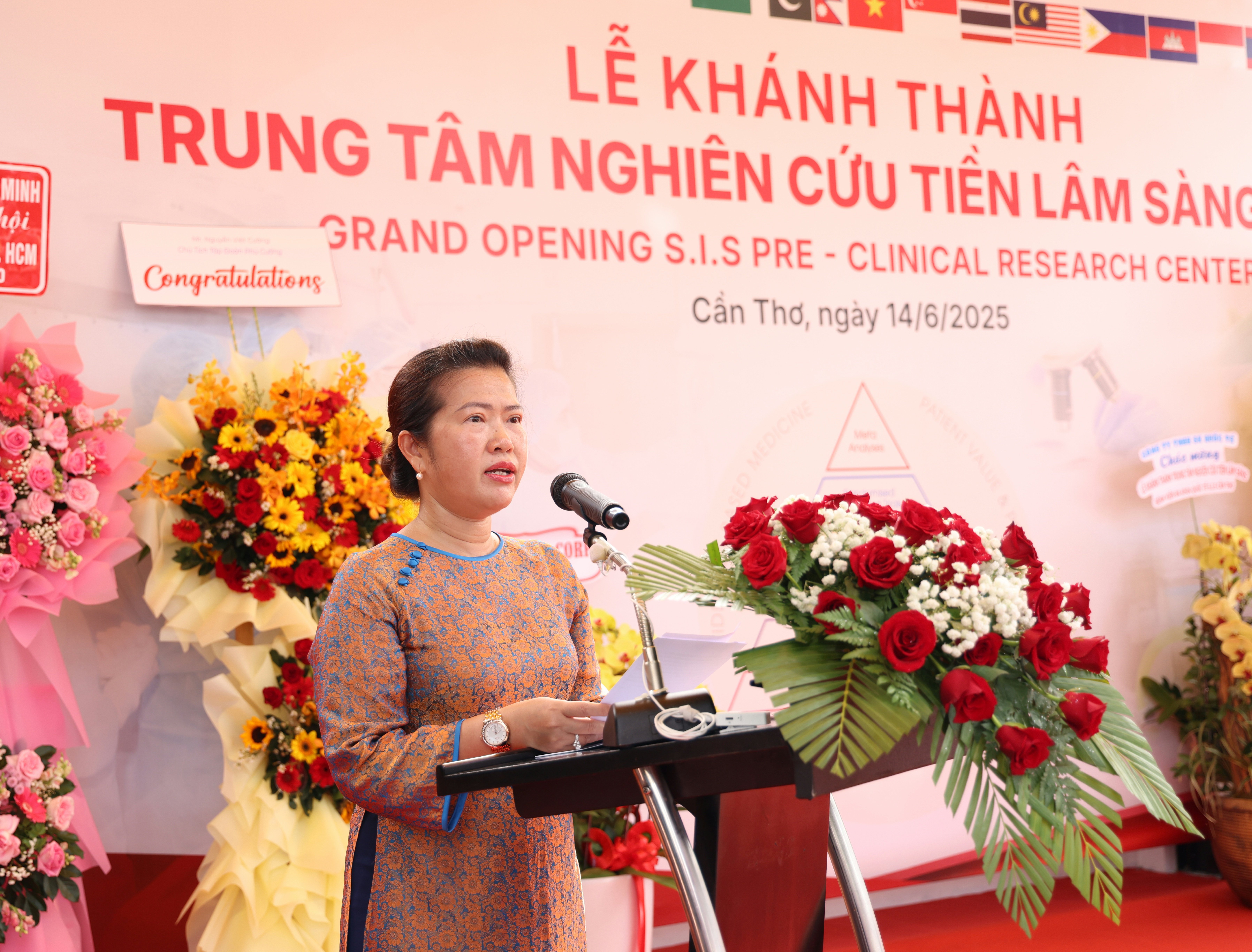 Bà Nguyễn Thị Ngọc Điệp - Phó Chủ tịch UBND TP. Cần Thơ phát biểu chúc mừng.