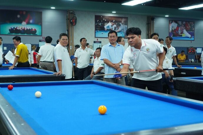 Các cơ thủ thi đấu, tranh tài tại giải Bida báo chí lần thứ 16 năm 2024 (Ảnh: Trần Tú)