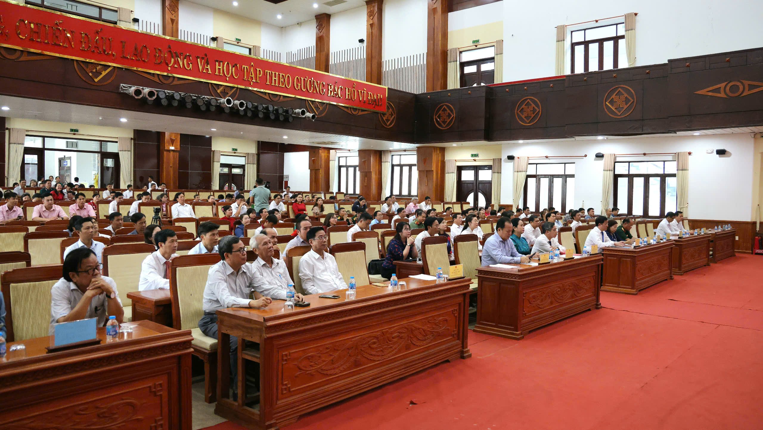 Quang cảnh họp mặt kỷ niệm 100 năm ngày Báo chí Cách mạng Việt Nam.