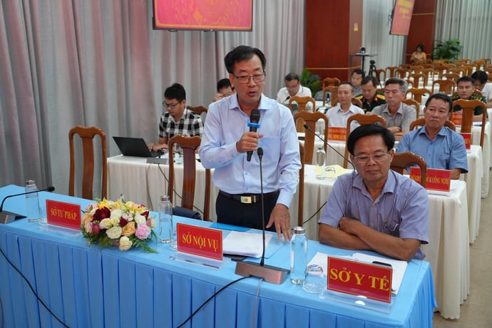 Ông Trần Bửu Nhân - Phó Giám đốc Sở Nội vụ tỉnh Cà Mau thông tin về tiến độ sắp xếp tổ chức bộ máy và xây dựng mô hình chính quyền địa phương 2 cấp.