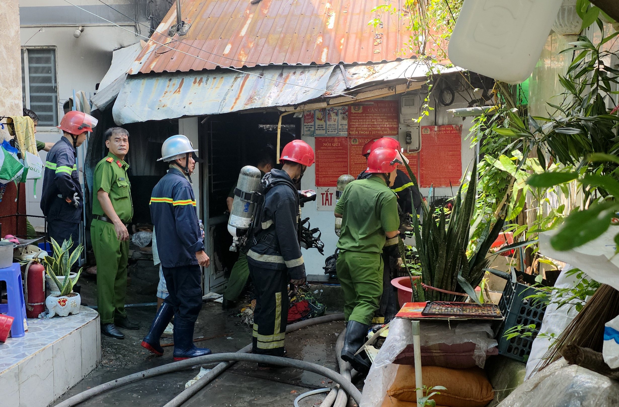 Lực lượng Phòng Cảnh sát phòng cháy, chữa cháy và cứu nạn, cứu hộ, Công an TP. Cần Thơ làm nhiệm vụ.