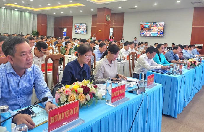 Đại biểu tham dự Hội nghị.