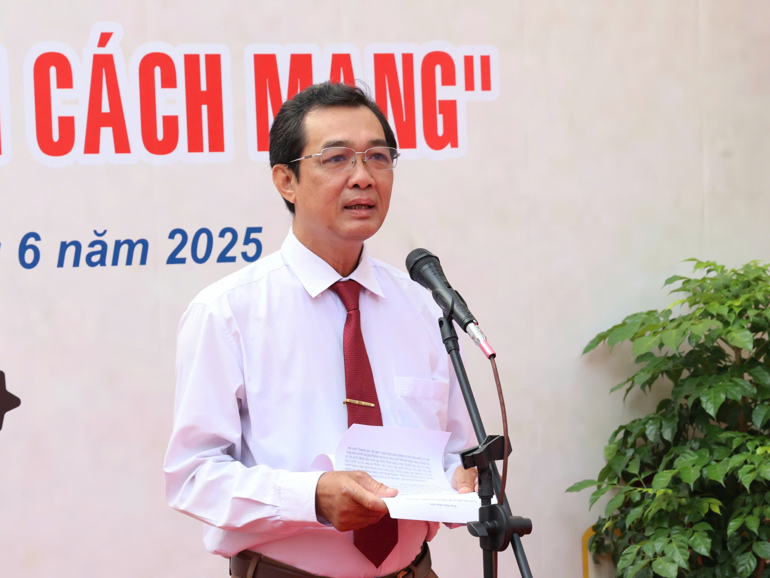 Ông Trương Văn Chuyển - Chủ tịch Hội Nhà báo TP. Cần Thơ phát biểu tại lễ khai mạc.