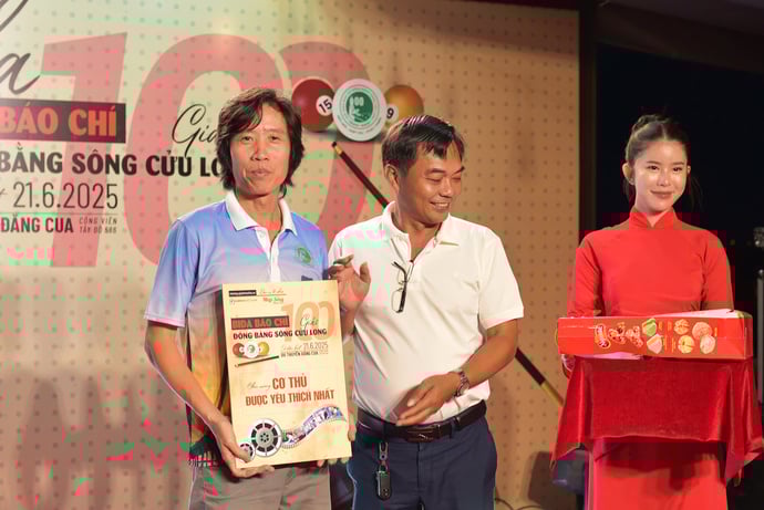 'Cơ thủ được yêu thích nhất' được xứng tên anh Nguyễn Hữu Cảnh (Báo Tiền Phong)