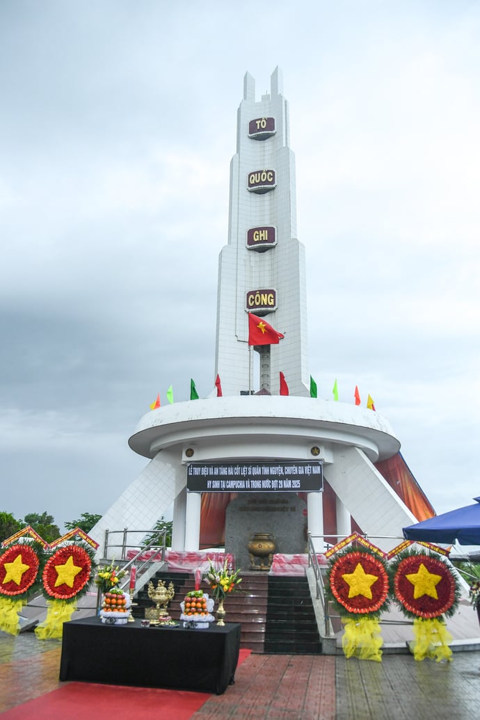 Nghĩa trang Liệt sĩ huyện Hòn Đất